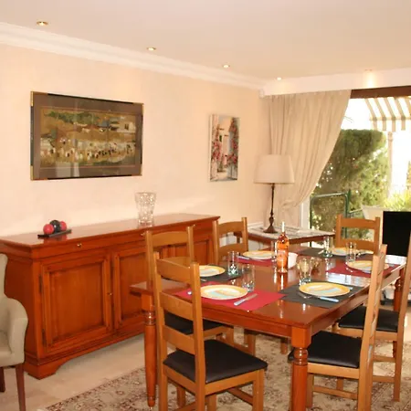 - L'omphale Apartment