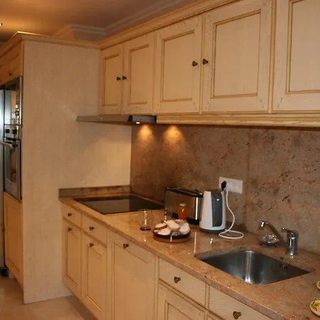 - L'omphale Apartment *