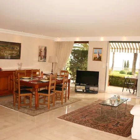 - L'omphale Apartment *