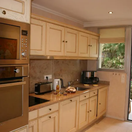 - L'omphale Apartment
